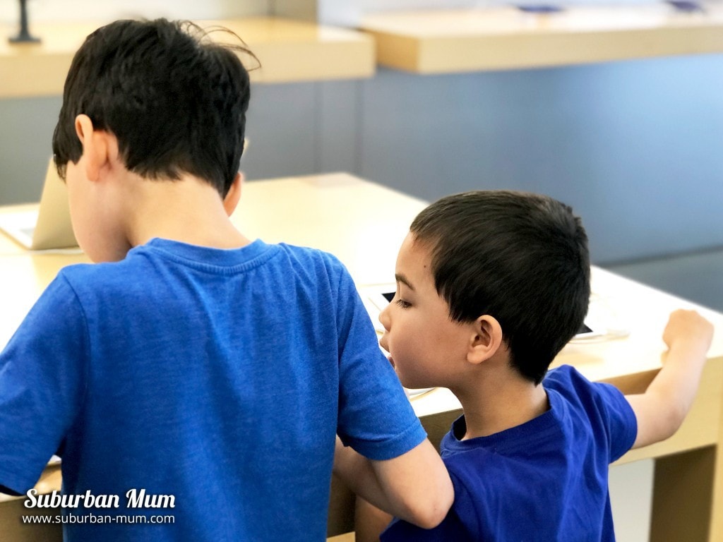 boys-apple-store