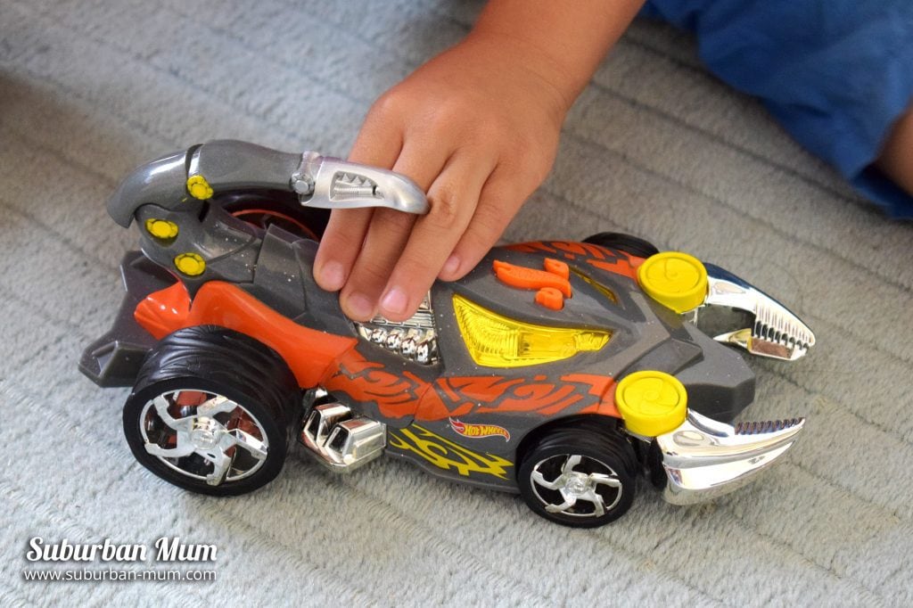 Hot wheels best sale extreme action shark