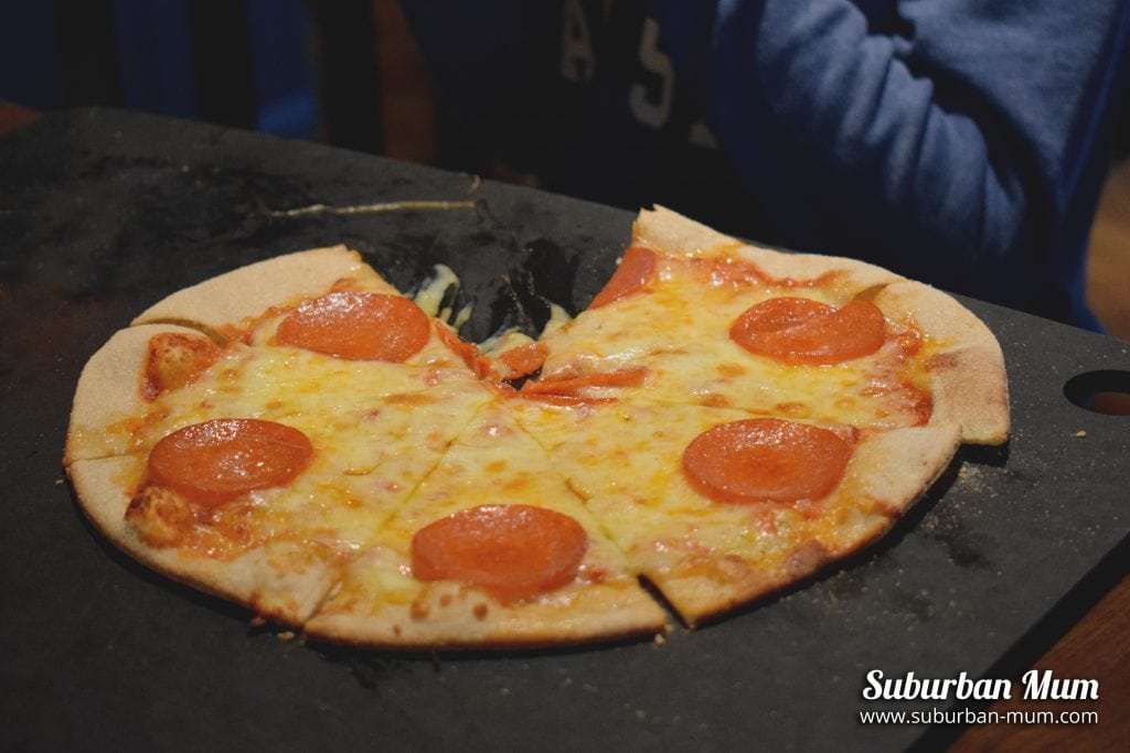 pepperoni-pizza-white-hart-godstone