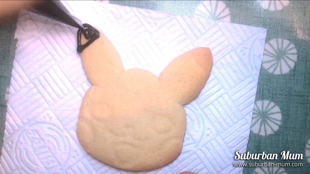 icing pikachu cookie