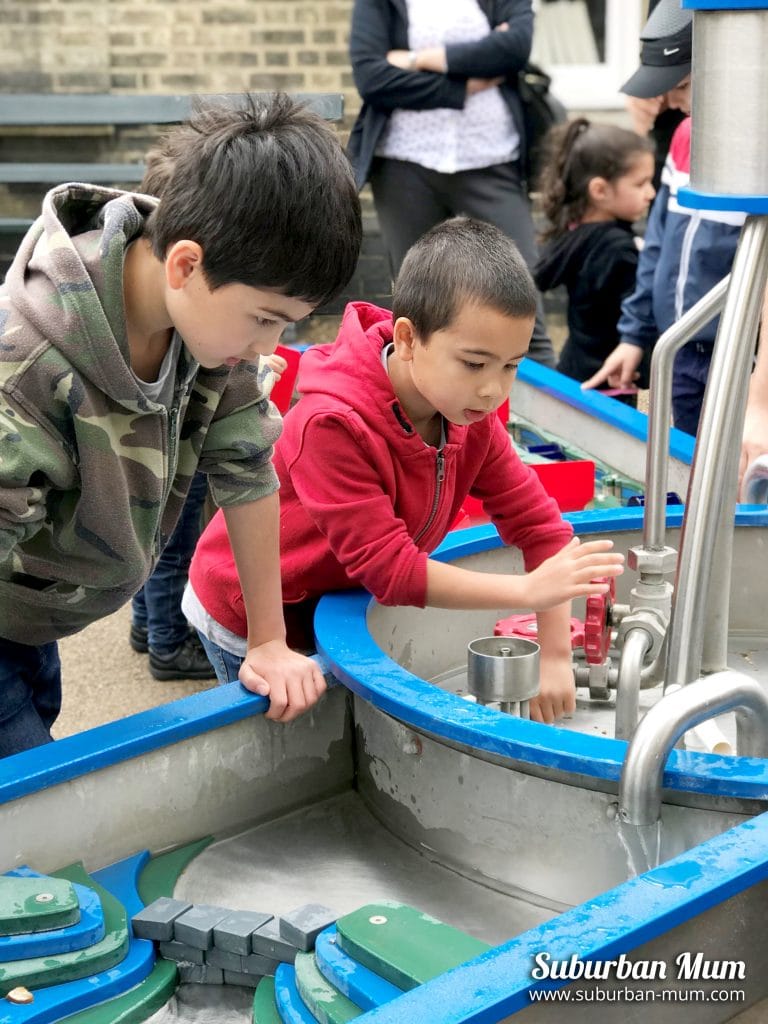 london-musuem-water-steam-splash-zone