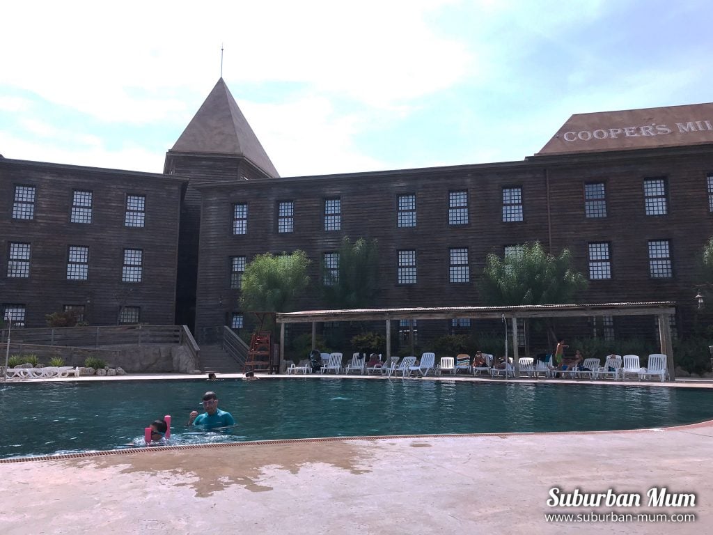 hotel-gold-river-swimming-pool