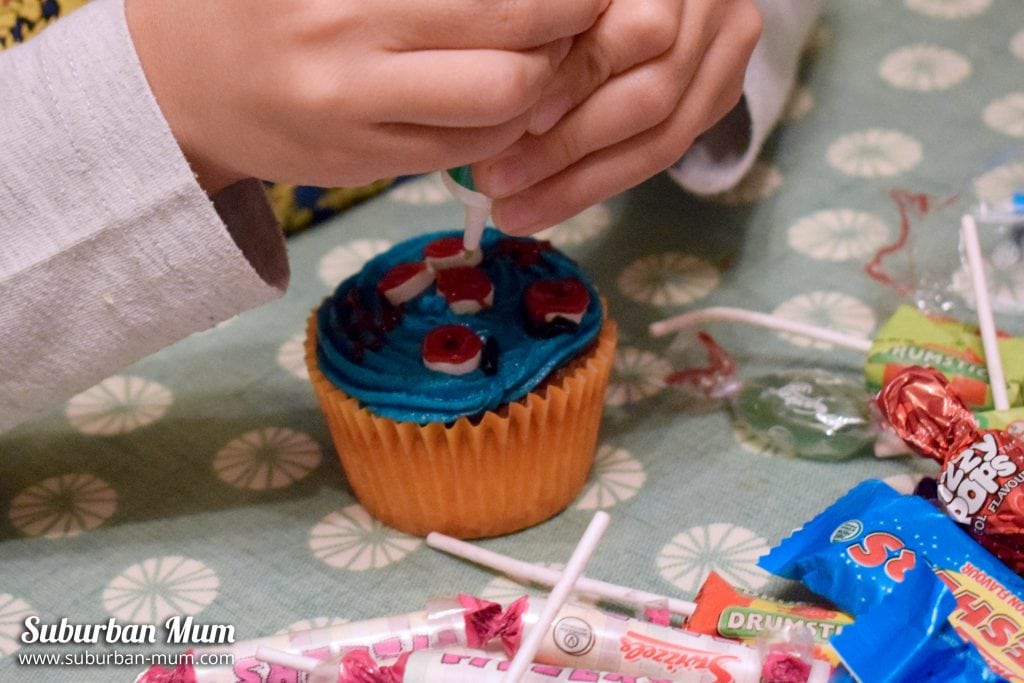 cupcake-decorating